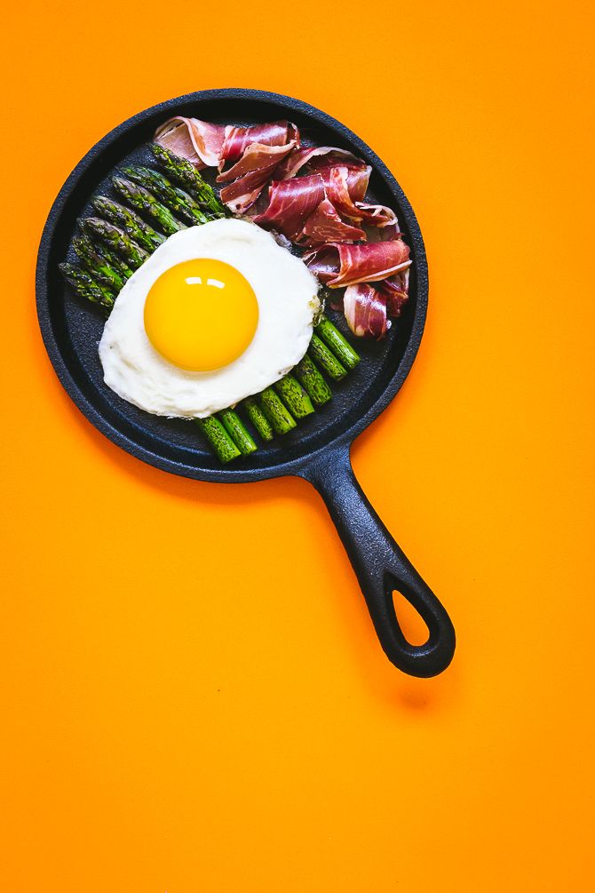 Huevo con jamón y trigueros